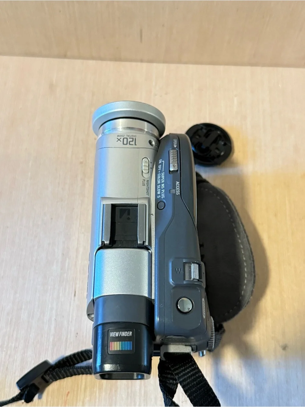 SONY 120X DVD R/RW, 3.5LCD Mega pixel Handy Cam“UNTESTED” No/Charg/Batt Read Blw
